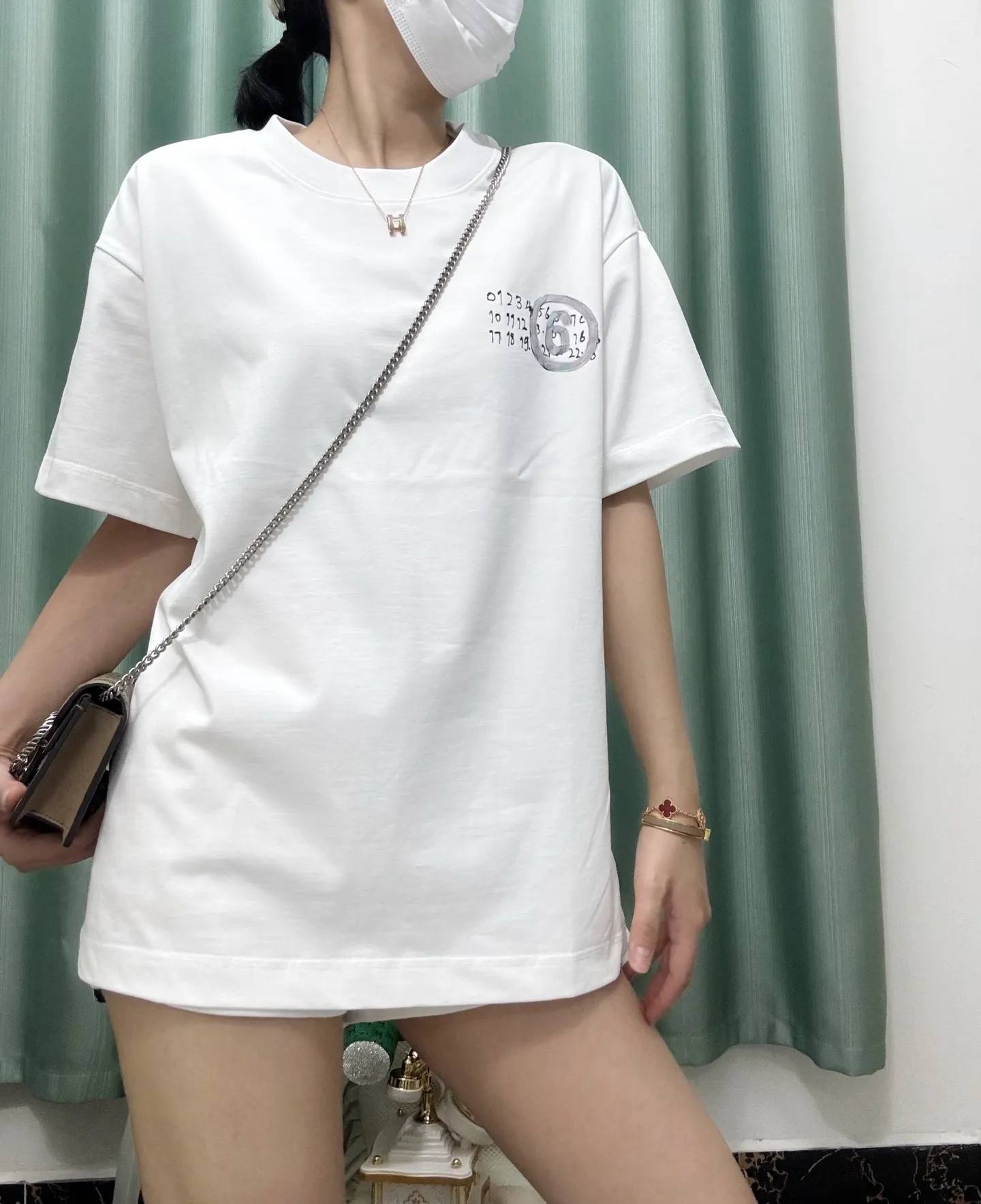 White ， Same Style